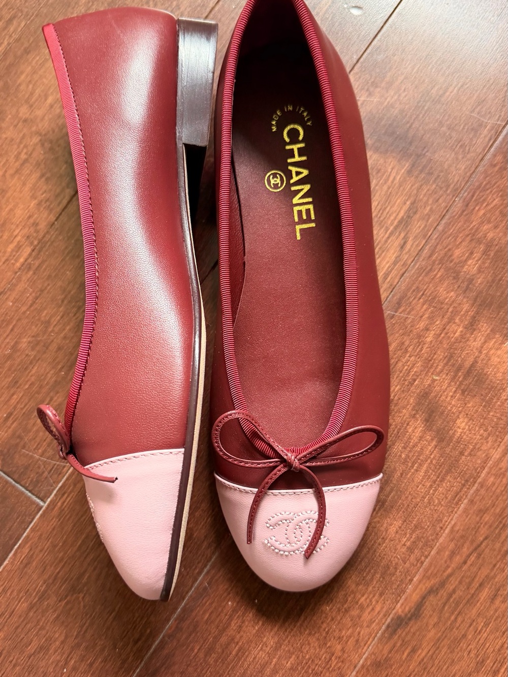 CHANEL Burgundy and Light Pink Cap-Toe Ballet Flats - Picture 3 of 4